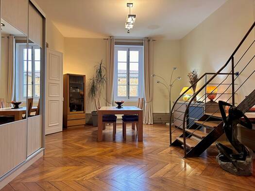 Triplex à vendre 390 000 € 6 pièces 4 chambres 184 m² RDC Porte des Pierres Dorées 69400