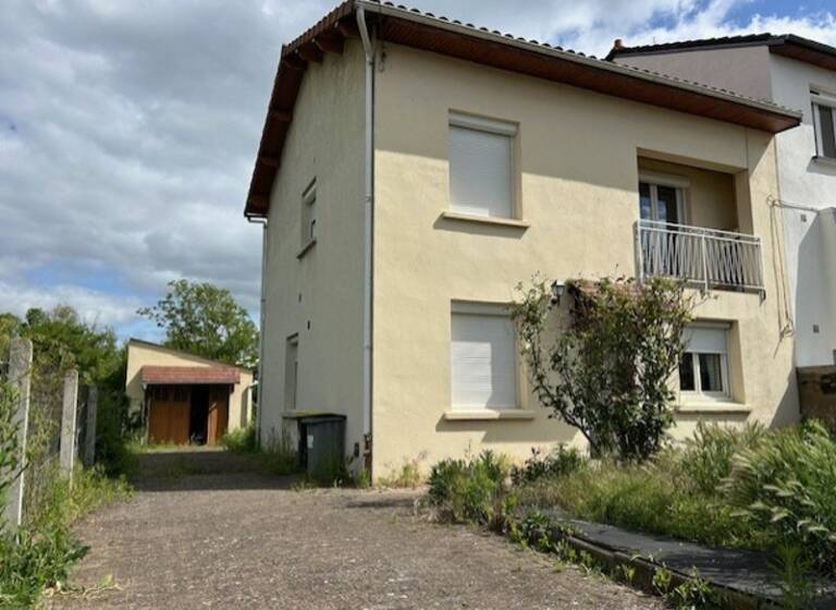 Maison à vendre 178 500 € 5 pièces 3<br/>chambres 102 m²<br/>superficie 1 089 m²<br/>terrain Est Riom 63200