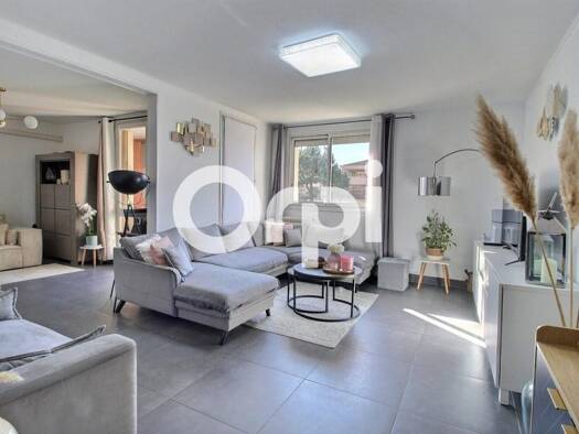 Appartement à vendre 247 000 € 5 pièces 3 chambres 98 m² Étage 1/5 Saint Marcel Marseille 11ème 13011