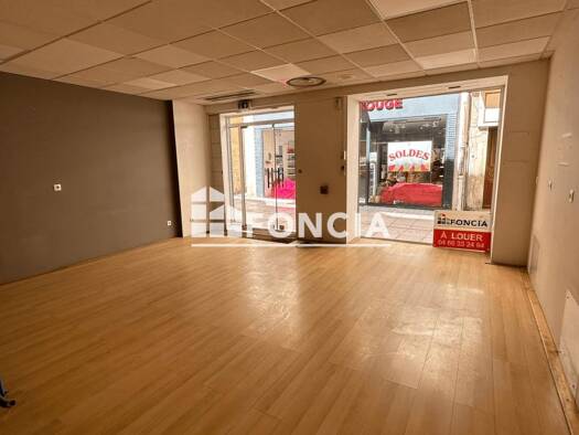 Local commercial à louer 620 € 65 m² de surface de vente Bagnols-sur-Cèze 30200