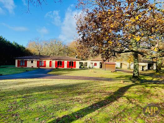 Maison à vendre 449 000 € 8 pièces 5 chambres 208 m² 50 000 m² de terrain Gaillan-en-Médoc 33340