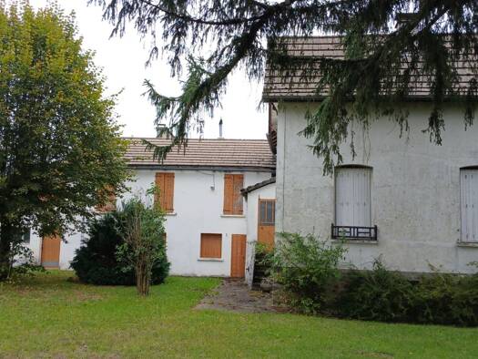 Maison à vendre 22 000 € 8 pièces 4 chambres 170 m² 1 499 m² de terrain Le Vigean 15200