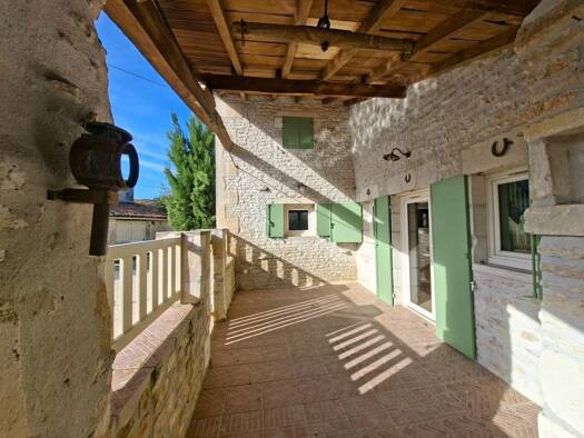Maison à vendre 419 000 € 6 pièces 4 chambres 195 m² 2 000 m² de terrain Geay 17250
