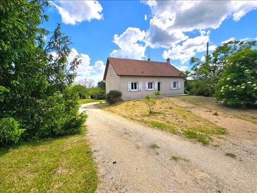 Maison de plain-pied à vendre 179 900 € 4 pièces 2 chambres 98 m² 1 712 m² de terrain Allogny 18110