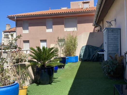 Appartement à louer 1 950 € 4 pièces 3 chambres 93,8 m² Étage 4/5 Marseille 7ème arrondissement 13007