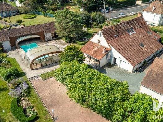 Maison de plain-pied à vendre 399 000 € 11 pièces 7 chambres 291 m² 3 396 m² de terrain Villefranche-sur-Cher 41200