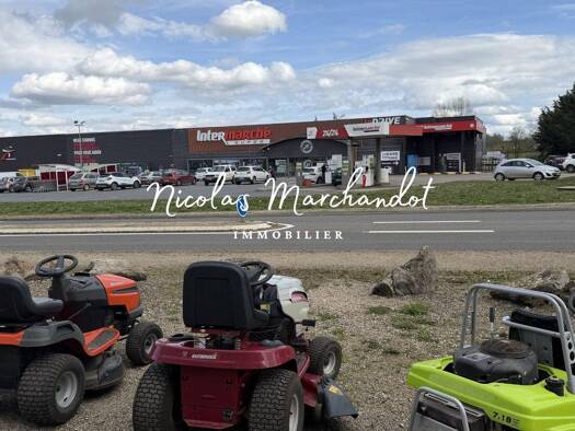Local commercial à louer 1 500 € 150 m² de surface de vente Bozouls 12340