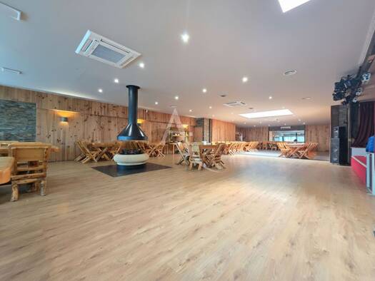 Local commercial à vendre 1 420 000 € 780 m² de surface de vente Le Pin 77181