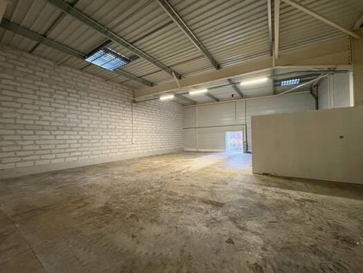 Entrepôt à vendre 235 000 € 220 m² d'espace de stockage Ailly-sur-Noye 80250