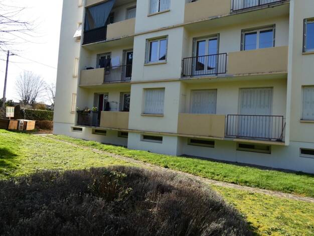 Appartement à vendre 59 000 € 3 pièces 2 chambres 59 m² Étage 1/4 Domérat 03410