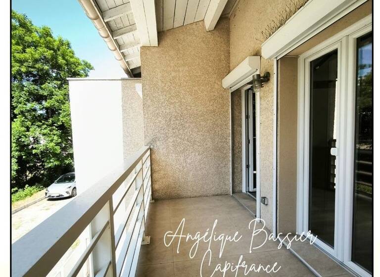 Appartement à vendre 208 000 € 4 pièces 2<br/>chambres 80 m²<br/>superficie 1<br/>étages Freydiere-Bans Givors 69700