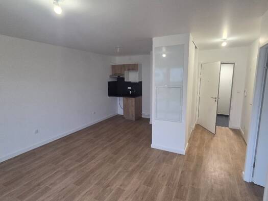 Appartement à louer 785 € 3 pièces 2 chambres 60 m² RDC Bretagne Mainvilliers 28300