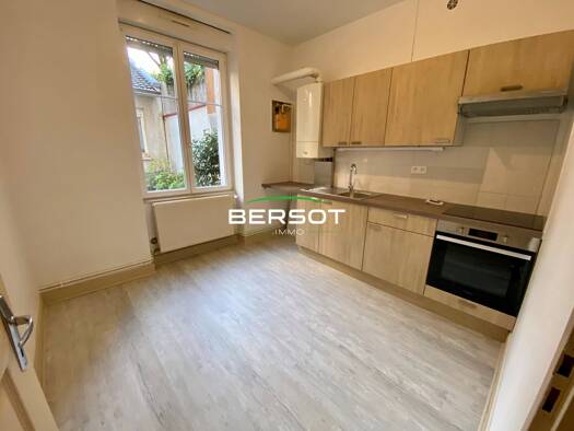 Appartement à louer 725 € 3 pièces 2 chambres 63 m² RDC/3 Chaprais - Cras Besançon 25000