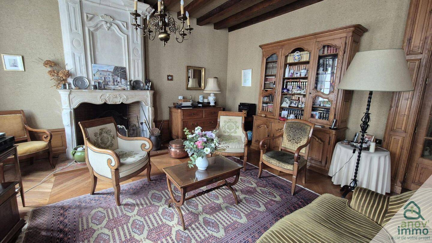 Maison à vendre, 337m², VILLEBOIS LAVALETTE
