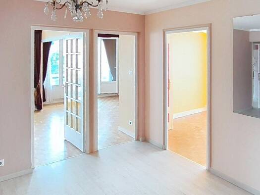 Appartement à vendre 122 000 € 5 pièces 3 chambres 102 m² Étage 3/10 Centre Ville Est Le Chambon-Feugerolles 42500