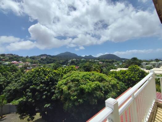 Appartement à louer 1 700 € 5 pièces 4 chambres 130 m² Gourbeyre 97113