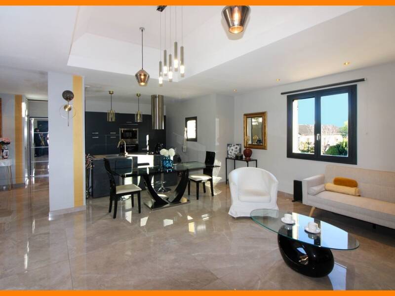 Maison à vendre, 205m², LA BOISSE