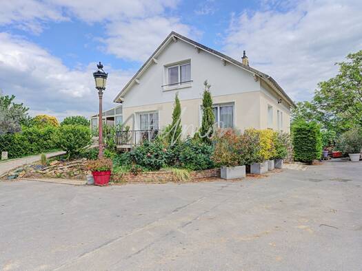 Maison à vendre 1 260 000 € 8 pièces 5 chambres 186,51 m² 2 700 m² de terrain Les Hameaux Poissy 78300