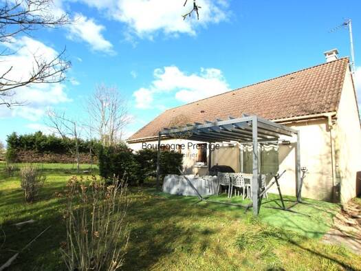 Maison de ville à vendre 232 000 € 5 pièces 3 chambres 113 m² 949 m² de terrain Sennecey-le-Grand 71240