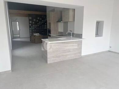 Appartement à louer 1 500 € 3 pièces 2 chambres 85 m² disponible à partir du 20/06/2025 Saint-Rémy-de-Provence 13210