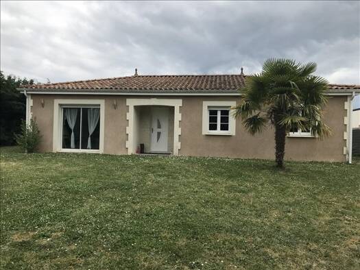 Maison de plain-pied à louer 717 € 4 pièces 3 chambres 92 m² Reignac 16360