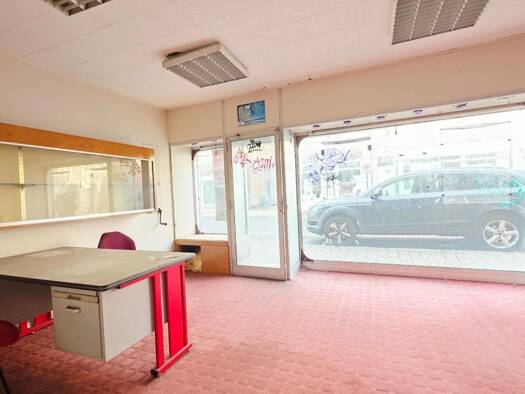 Local commercial à vendre 41 990 € 27 m² de surface de vente Couronne Centrale Bourges 18000