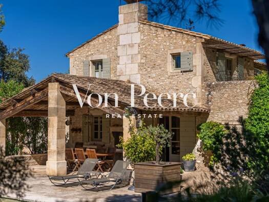 Maison à vendre 4 950 000 € 8 pièces 6 chambres 288 m² 2 890 m² de terrain Eygalières 13810