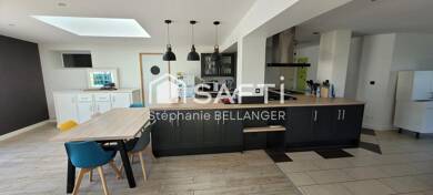 Maison de plain-pied à vendre 270 000 € 7 pièces 4 chambres 188 m² 9 000 m² de terrain La Suze-sur-Sarthe 72210