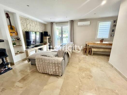 Maison à vendre 350 000 € 3 pièces 2 chambres 74 m² 57 m² de terrain Levens 06670