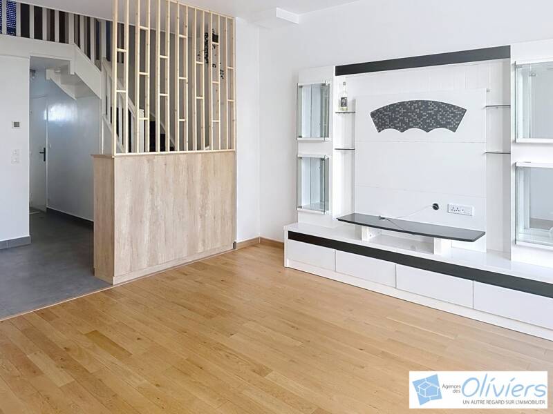 Maison à louer, 107m², VOISINS LE BRETONNEUX