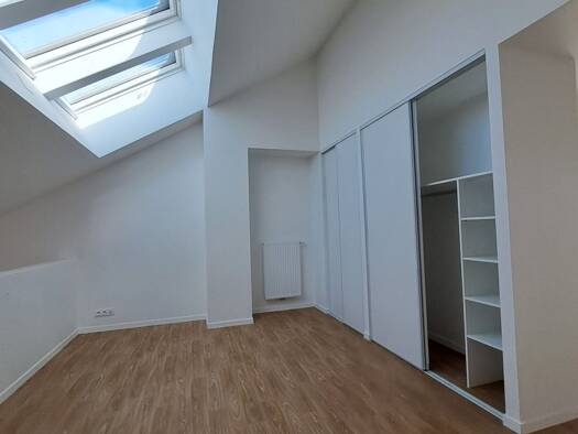 Duplex à louer 1 529 € 5 pièces 4 chambres 140 m² Étage 8/8 Bordeaux 33000