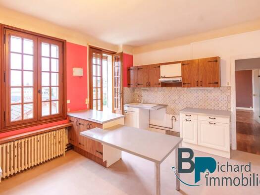 Immeuble à vendre 240 000 € 225 m² Gare Saint Marcel Laon 02000