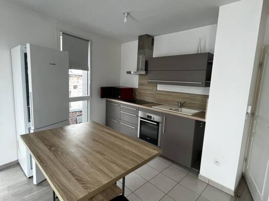 Appartement à louer 878 € 3 pièces 2 chambres 59,9 m² Étage 1/3 Compiègne 60200