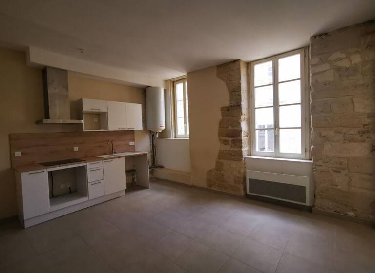 Appartement à louer 790 € 3 pièces 2<br/>chambres 60,7 m²<br/>superficie 1er<br/>étage Abbaye-La Motte Villeneuve-Lès-Avignon 30400
