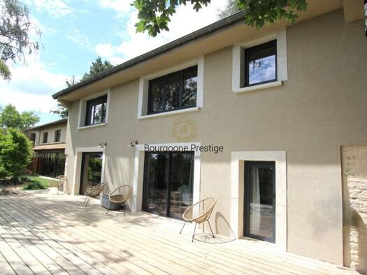 Maison de ville à vendre 489 000 € 7 pièces 5 chambres 270 m² 5 705 m² de terrain Centre Ville Tournus 71700
