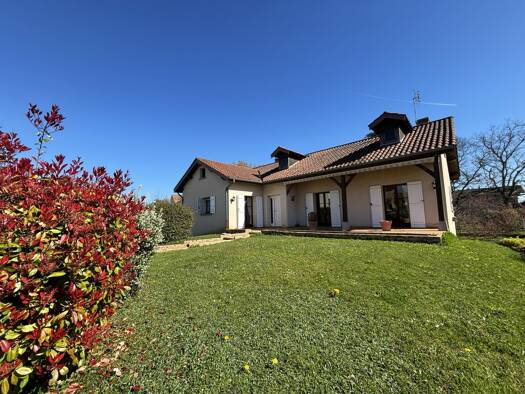 Villa à vendre 300 000 € 8 pièces 3 chambres 135 m² 1 057 m² de terrain Bâgé-le-Châtel 01380