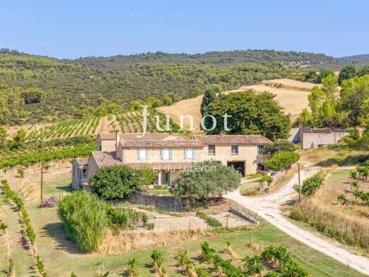 Vignoble à vendre 5 300 000 € 140 m² 710 000 m² de terrain Murs 84220