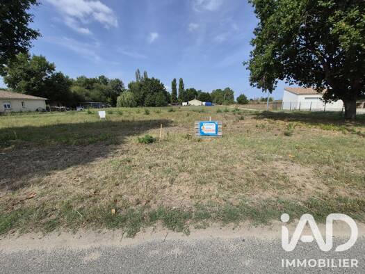Terrain constructible à vendre 29 500 € 1 810 m² de terrain Braud-et-Saint-Louis 33820
