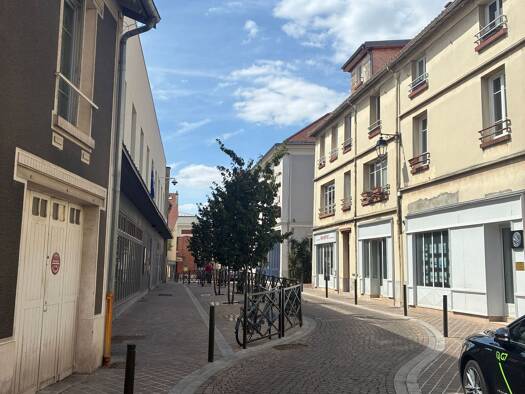 Boutique à louer 1 500 € 70 m² de surface de vente Saint Louis Saint-Germain-en-Laye 78100