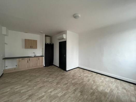 Appartement à louer 550 € 3 pièces 2 chambres 52 m² Étage 3/3 Centre Ville Aubenas 07200