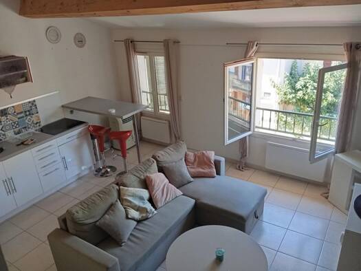 Appartement à louer 616 € 2 pièces 1 chambre 32 m² Étage 3/3 Les Mauniers La Farlède 83210