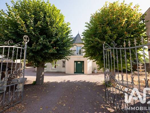 Maison à vendre 520 000 € 13 pièces 9 chambres 280 m² 4 995 m² de terrain Sud Est Doué-en-Anjou 49700