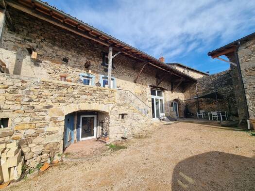 Maison à vendre 175 000 € 8 pièces 3 chambres 218 m² 330 m² de terrain Navour-sur-Grosne 71520
