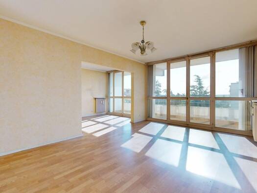 Appartement à vendre 180 000 € 5 pièces 3 chambres 91 m² Étage 5/7 Belleroche Villefranche sur Saone 69400