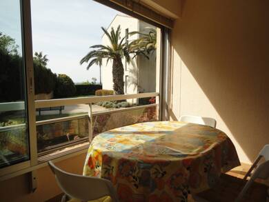 Appartement à louer 599 € 1 pièce 19 m² Étage 1/2 Nord Sanary sur Mer 83110