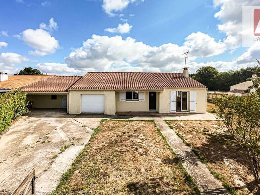 Maison de plain-pied à vendre 213 000 € 5 pièces 4 chambres 119 m² 1 044 m² de terrain Saint Julien des Landes 85150