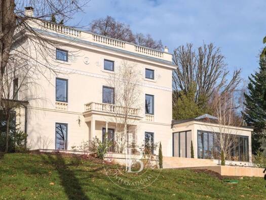 Maison à louer 12 000 € 8 pièces 5 chambres 562,1 m² 6 600 m² de terrain Saint Rambert Lyon 9ème 69009