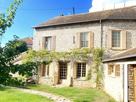 Maison à vendre 547 000 € 7 pièces 5 chambres 145 m² 470 m² de terrain Maule 78580