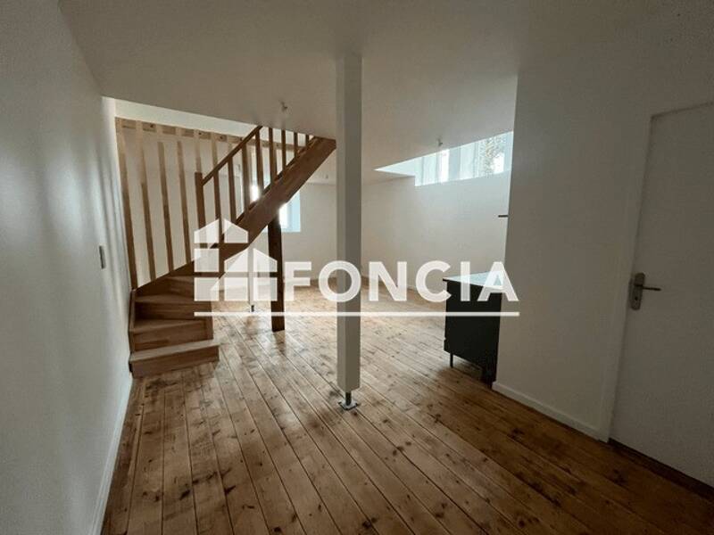 Maison à louer, 75m², KERLAZ