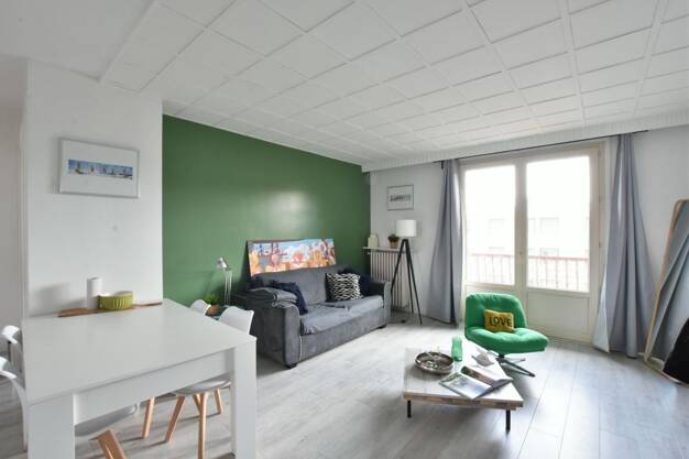 Appartement à louer 920 € 3 pièces 2 chambres 70,2 m² Dernier étage, Étage 4/4 Claveliere-Malletiere Oullins 69600